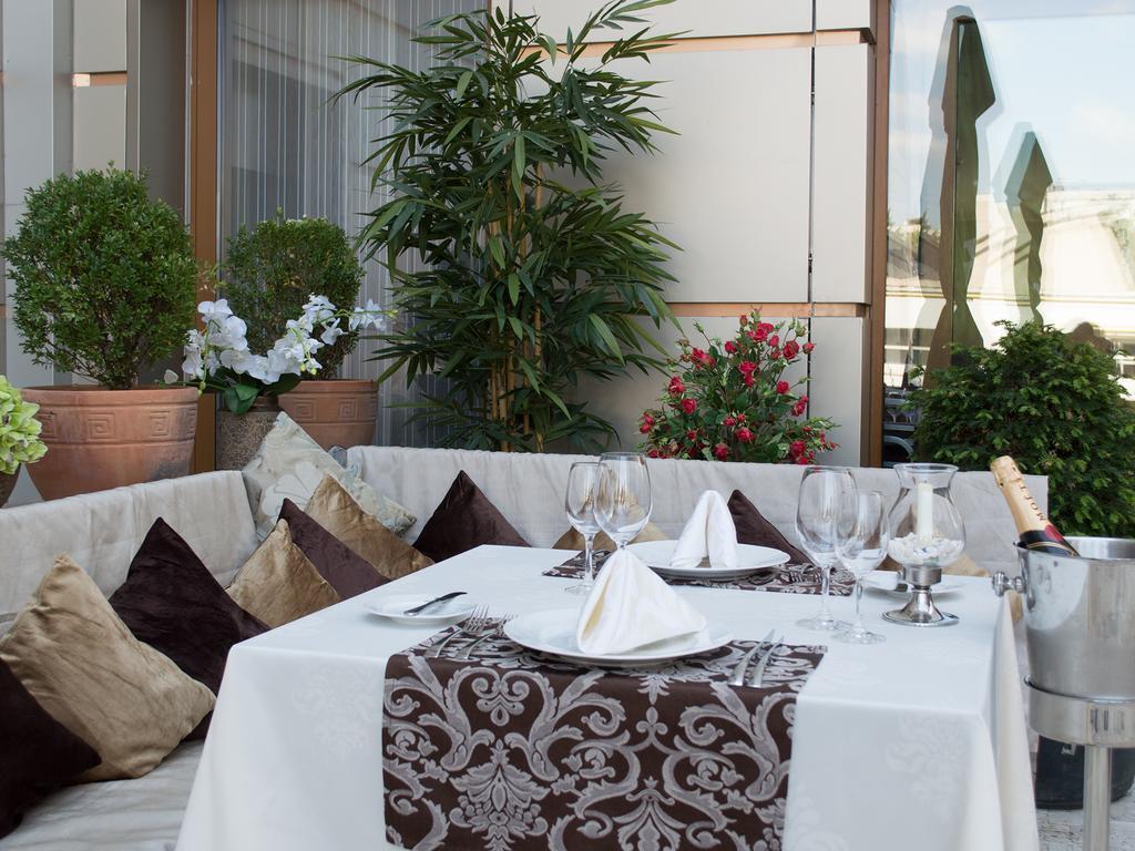 Premier Palace Spa Hotel Bukurešť Exteriér fotografie A table runner