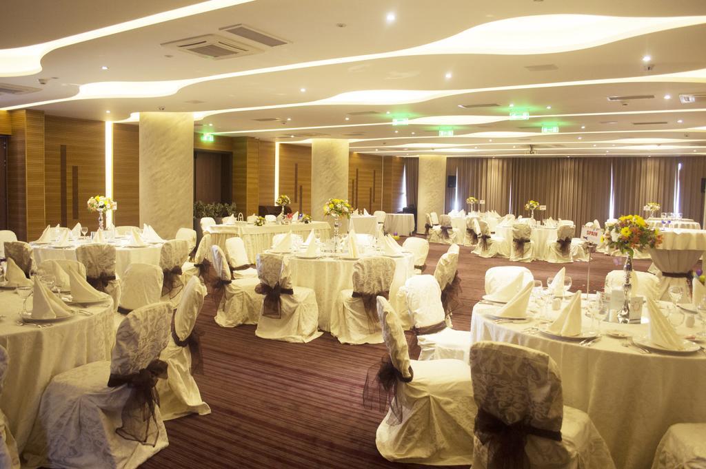 Premier Palace Spa Hotel Bukurešť Exteriér fotografie The ballroom of the hotel