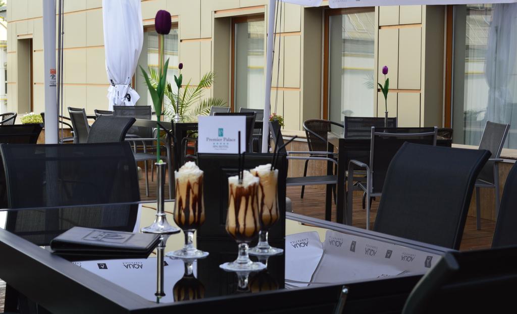 Premier Palace Spa Hotel Bukurešť Exteriér fotografie A coffee table