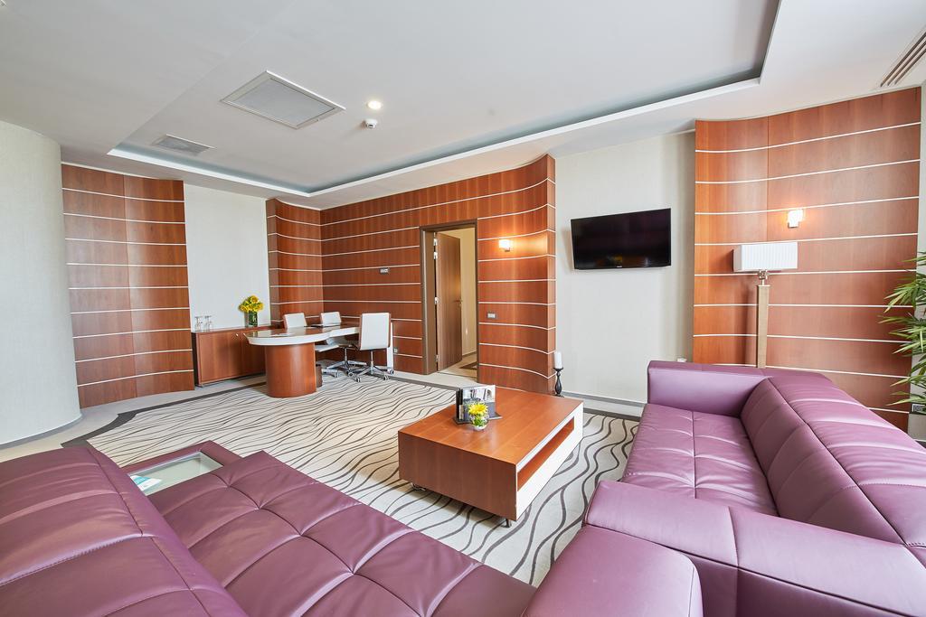 Premier Palace Spa Hotel Bukurešť Exteriér fotografie A suite at the airport