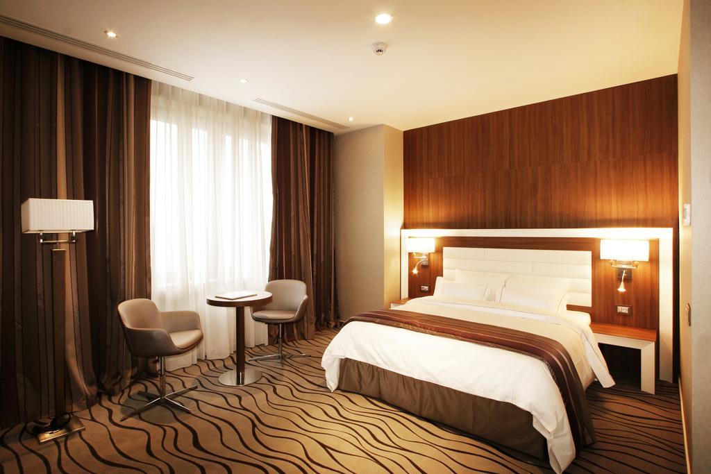 Premier Palace Spa Hotel Bukurešť Exteriér fotografie A room at the hotel